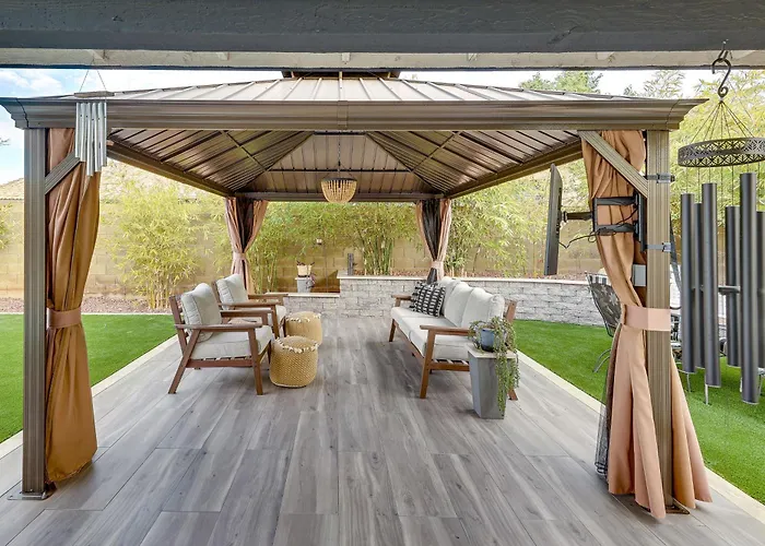 Desert Oasis Ranch-style Home, Hiking/tubing Mesa