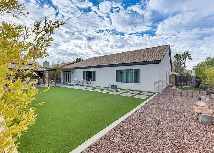 Desert Oasis Ranch-style Home, Hiking/tubing Mesa