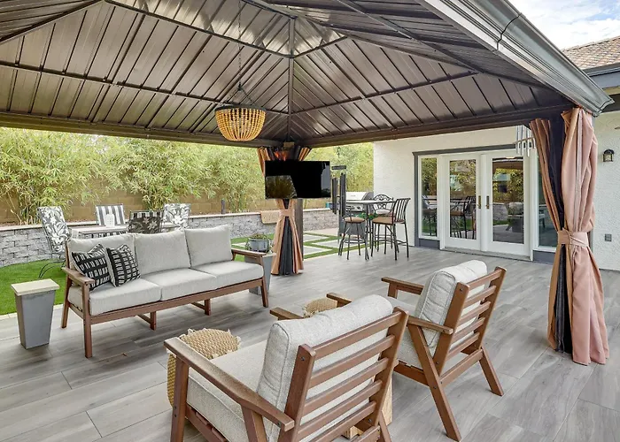 Desert Oasis Ranch-style Home, Hiking/tubing Mesa