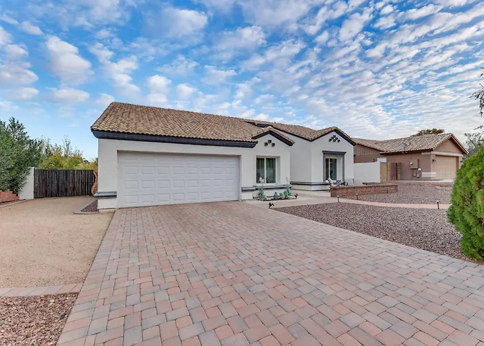 Desert Oasis Ranch-style Home, Hiking/tubing Ferienhaus *
