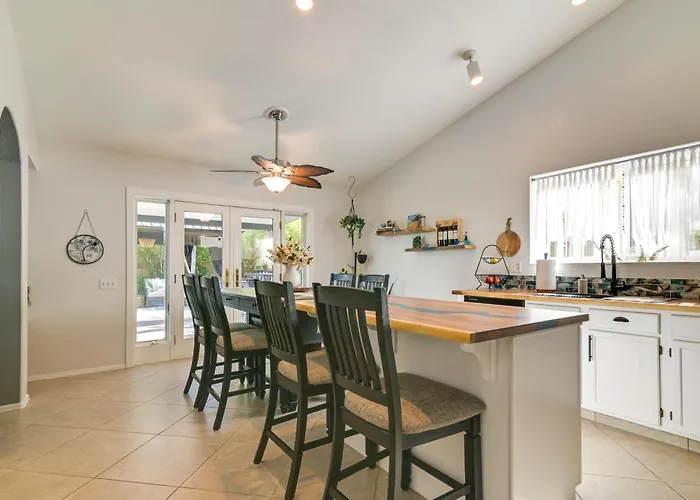Desert Oasis Ranch-style Home, Hiking/tubing Ferienhaus
